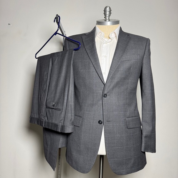 JOS A BANK Traveler's Mens 42L 36W Grey Windowpane Wool Suit Tailored Fit